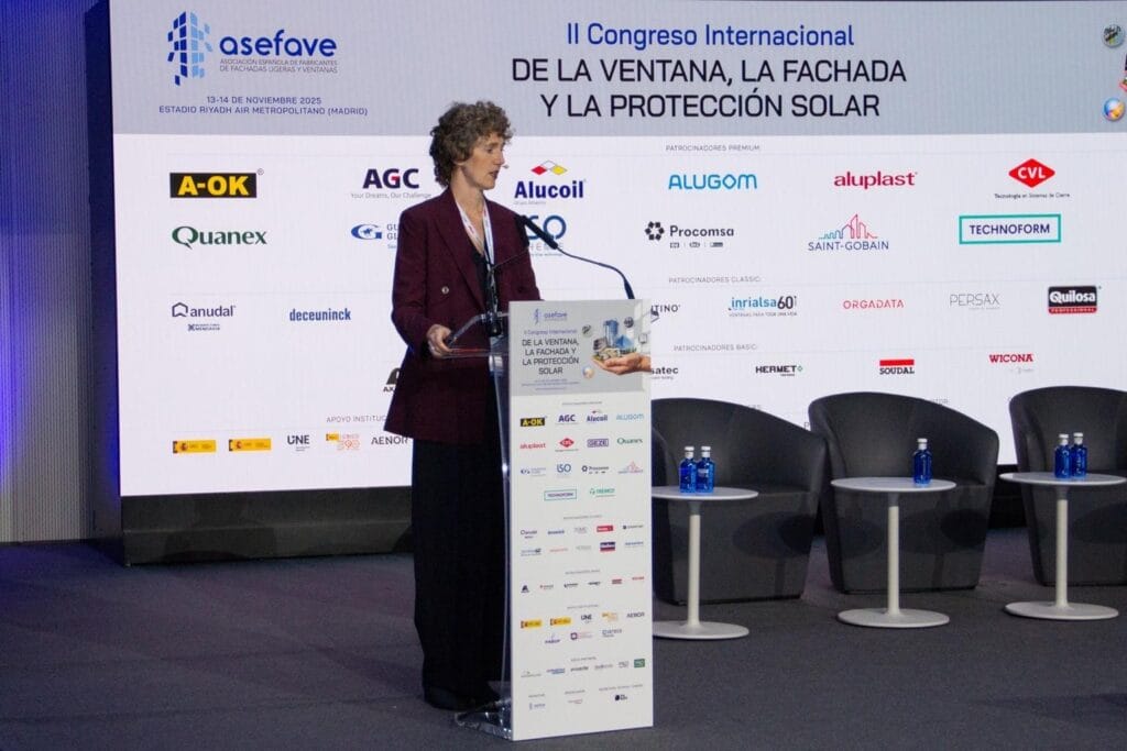 Ponencia magistral sobre el nuevo DB-HSA del CTE. Ainhoa Díez, Directora de la División de Innovación y Sostenibilidad en la Edificación del Ministerio de Vivienda y Agenda Urbana.